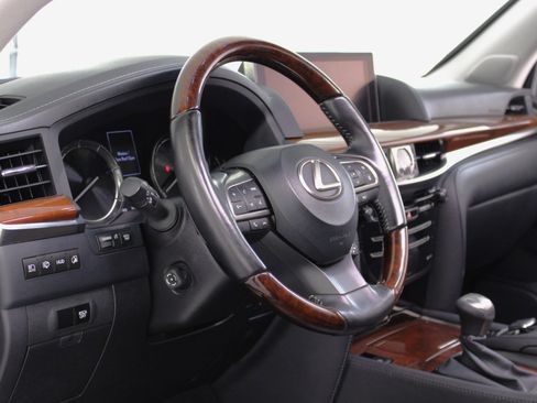 Used 2017 Lexus LX 570 4WD w/ Luxury Package image 31