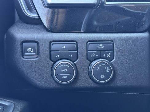 Used 2024 Chevrolet Silverado 2500 LT image 27