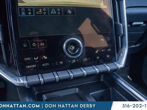 Used 2025 GMC Acadia Elevation image 9