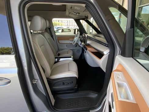 Used 2025 Volkswagen ID. Buzz 1st Edition image 37