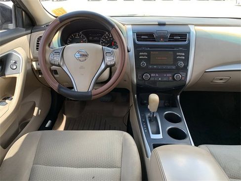 Used 2015 Nissan Altima 2.5 SV w/ Convenience Package image 16