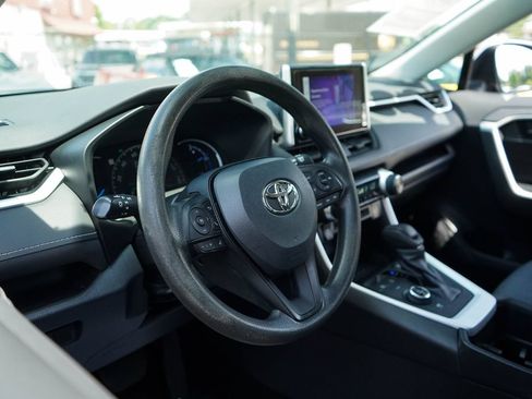 Used 2023 Toyota RAV4 LE AWD/4WD image 5