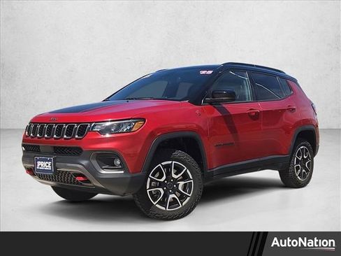 Used 2025 Jeep Compass Trailhawk AWD/4WD image 1