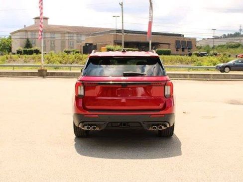 Used 2025 Ford Explorer ST AWD/4WD image 5