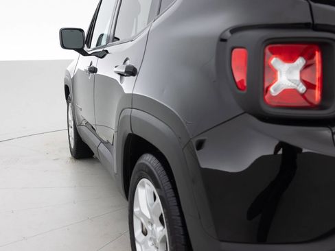 Used 2016 Jeep Renegade Latitude FWD image 13