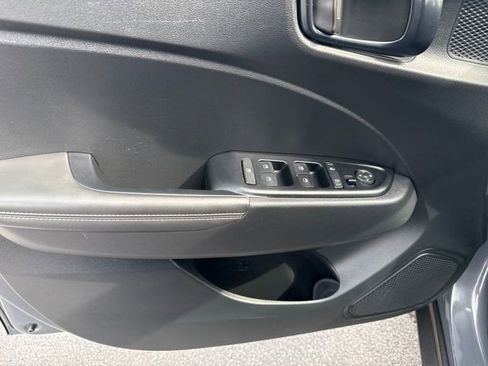 Certified 2025 Hyundai Venue Limited image 9