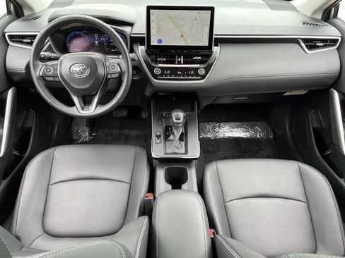 Used 2026 Toyota Corolla Cross XLE w/ Convenience Package FWD image 9
