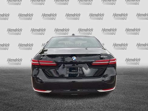 Used 2025 BMW 540i xDrive w/ Premium Package image 9