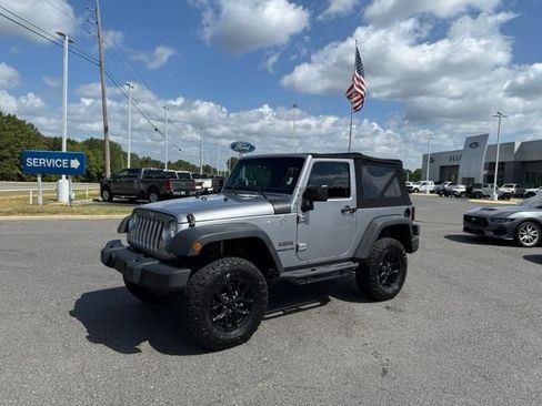 Used 2017 Jeep Wrangler Sport AWD/4WD image 3