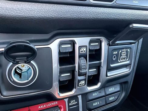 Used 2024 Jeep Wrangler Willys image 30