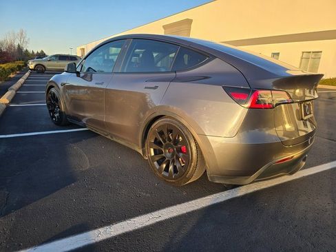 Used 2021 Tesla Model Y Long Range image 9