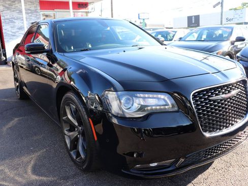 Used 2022 Chrysler 300 S w/ Comfort Group RWD image 7