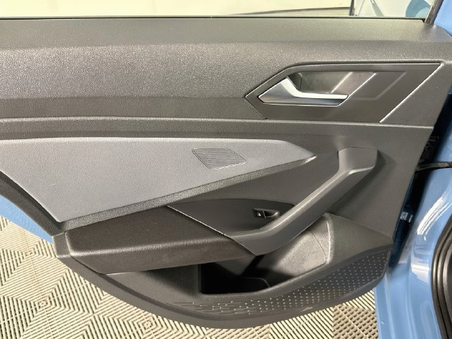 Used 2025 Volkswagen Jetta SE FWD image 23