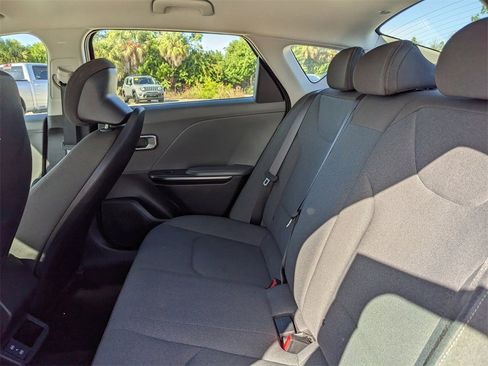 Certified 2025 Kia K4 LXS image 19