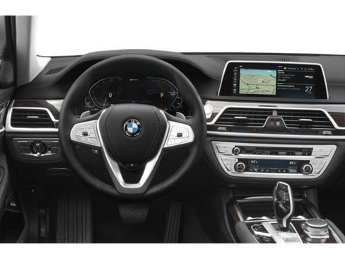 Used 2020 BMW 745e xDrive AWD/4WD image 10