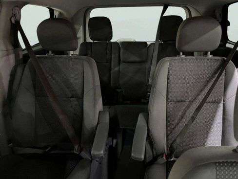 Used 2012 Volkswagen Routan S image 37