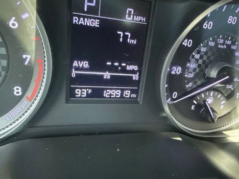Used 2019 Hyundai Elantra SE w/ Cargo Package FWD image 3