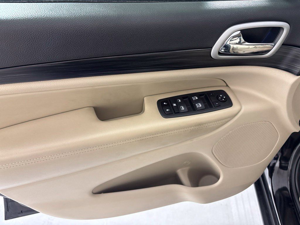 Used 2022 Jeep Grand Cherokee Laredo E RWD image 21