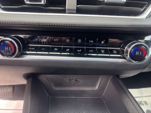 Certified 2025 Chevrolet Equinox LT w/ Convenience Package II image 18