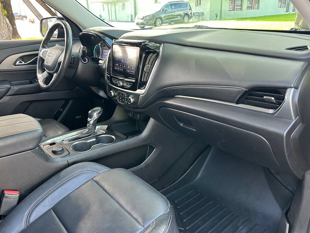Used 2021 Chevrolet Traverse RS FWD image 41