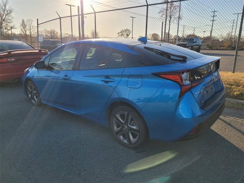 Used 2021 Toyota Prius XLE image 4