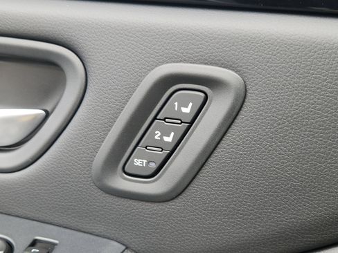 New 2025 Honda Pilot Touring image 17