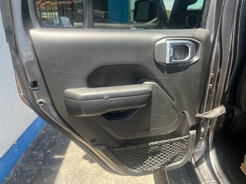 Used 2021 Jeep Gladiator Sport AWD/4WD image 22