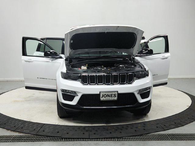 Used 2023 Jeep Grand Cherokee Limited AWD/4WD image 11