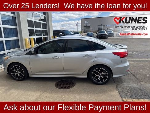 Used 2015 Ford Focus SE w/ SE Sport Package FWD image 20