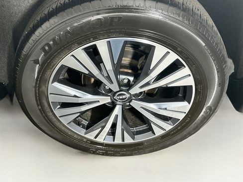 Used 2023 Nissan Rogue SV AWD/4WD image 11