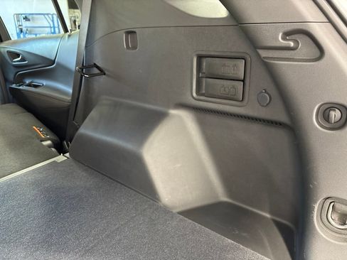 Used 2024 Chevrolet Equinox Premier AWD/4WD image 49