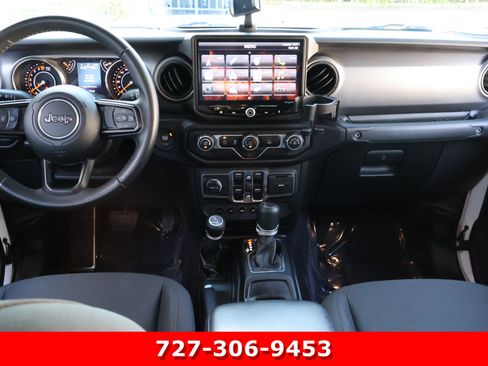 Used 2021 Jeep Gladiator Willys image 16