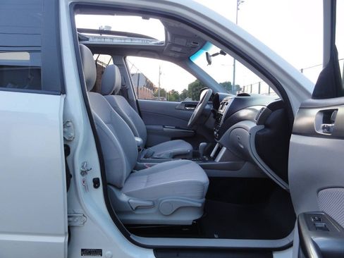 Used 2013 Subaru Forester 2.5X Premium w/ All-Weather Plus Pkg AWD/4WD image 40