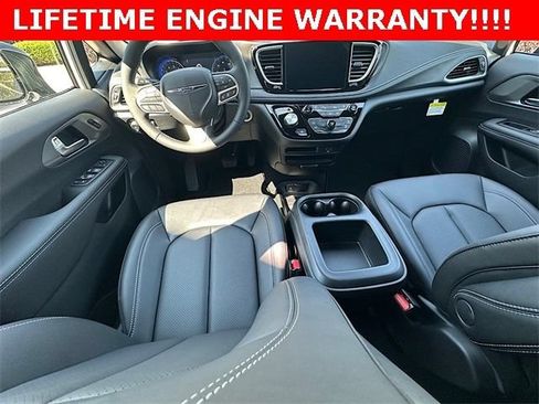 New 2026 Chrysler Pacifica Select FWD image 17