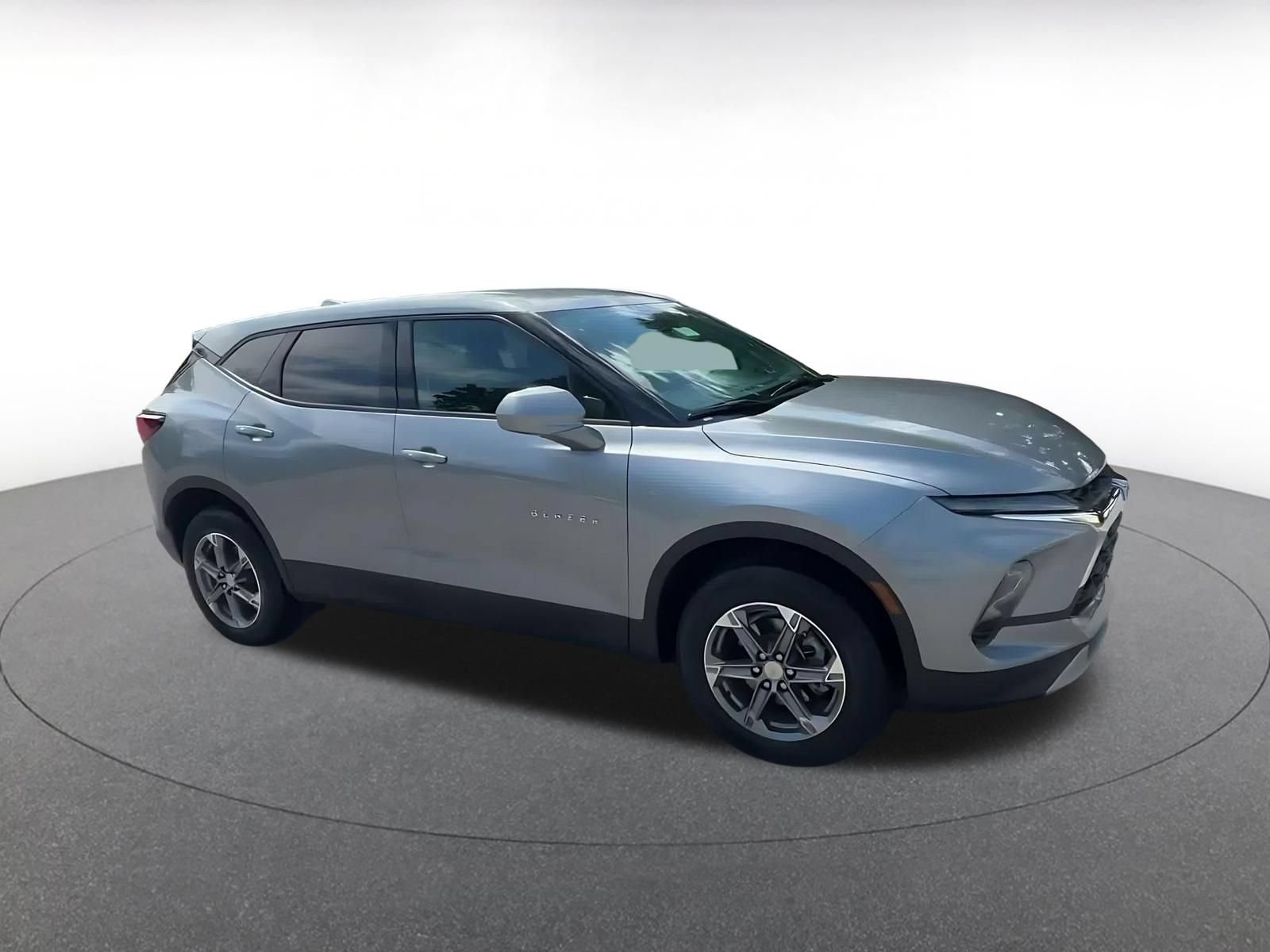 Used 2026 Chevrolet Blazer LT AWD/4WD image 2