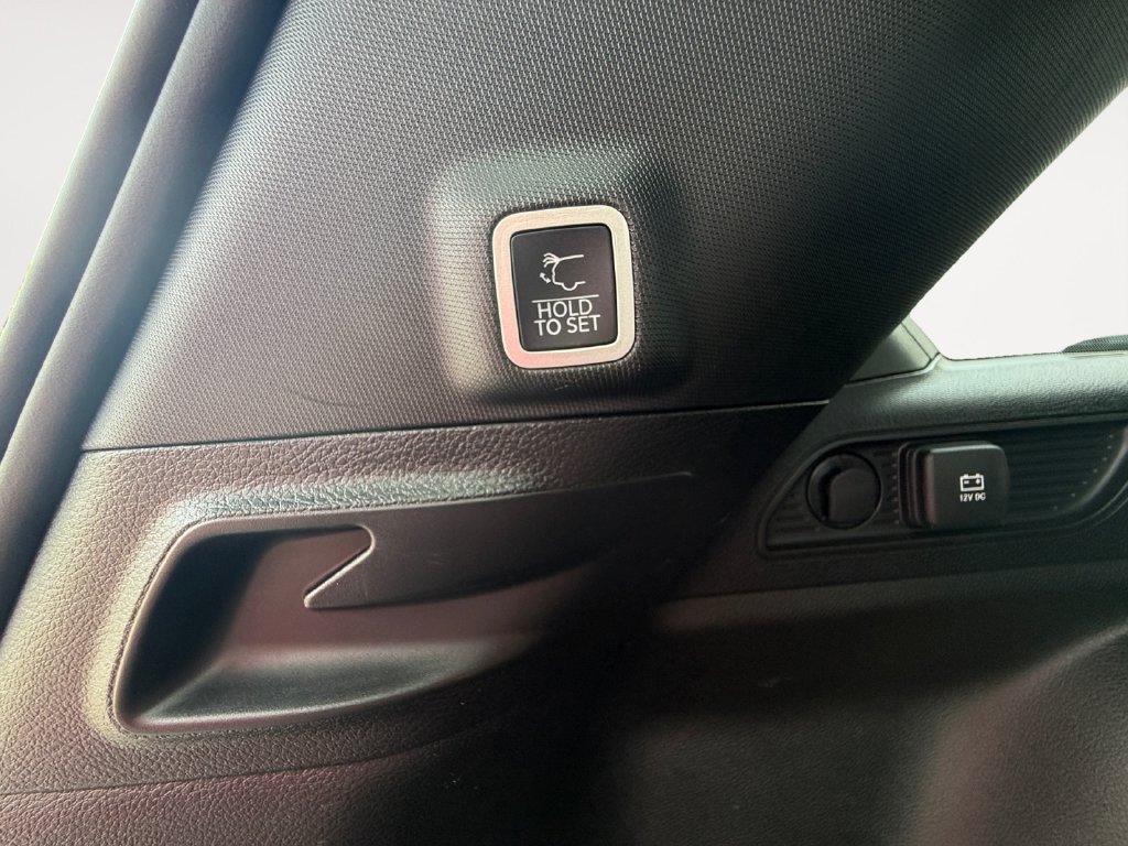 Used 2023 Jeep Grand Cherokee Altitude AWD/4WD image 6