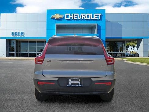 Used 2023 Volvo XC40 B4 Ultimate FWD image 4