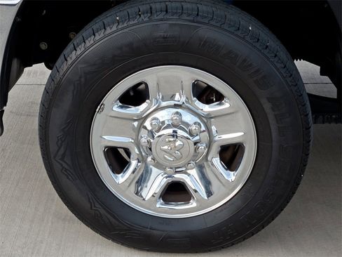 Used 2018 RAM 2500 Tradesman w/ Chrome Appearance Group image 9