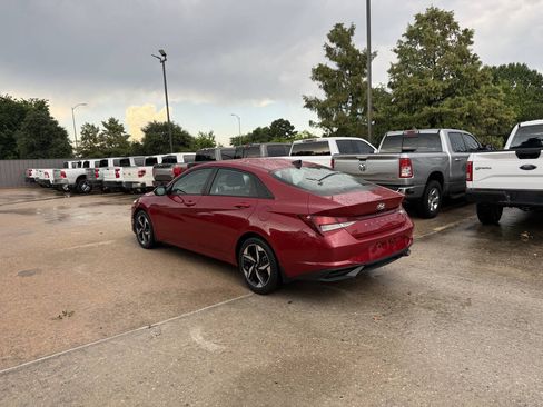 Used 2023 Hyundai Elantra SEL w/ Convenience Package FWD image 4