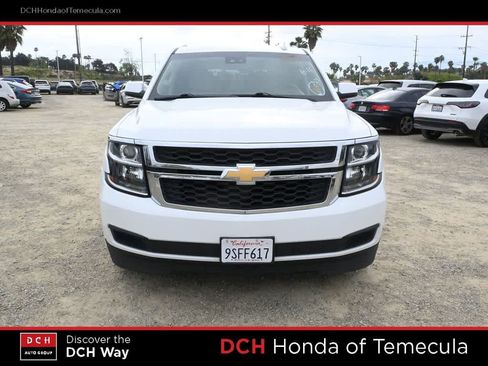 Used 2019 Chevrolet Suburban LT image 2