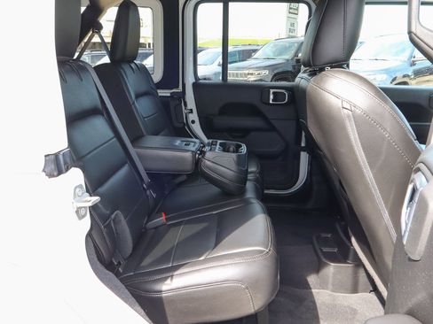 Used 2021 Jeep Wrangler Unlimited Sahara image 26