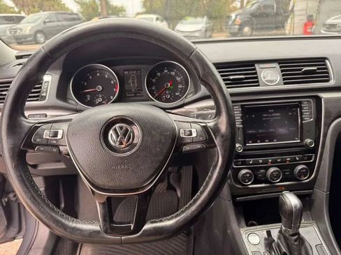 Used 2017 Volkswagen Passat 1.8T SE w/ SE Lighting Package FWD image 7