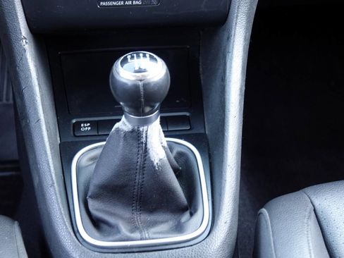 Used 2010 Volkswagen Jetta TDI FWD image 4