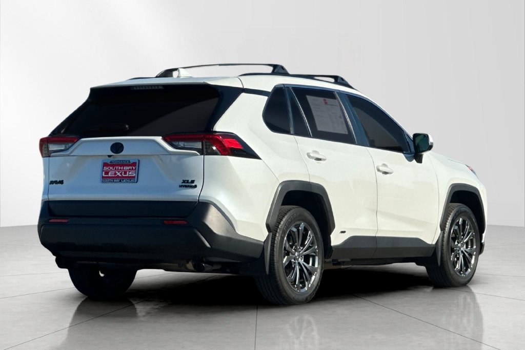 Used 2023 Toyota RAV4 XLE Premium AWD/4WD image 6