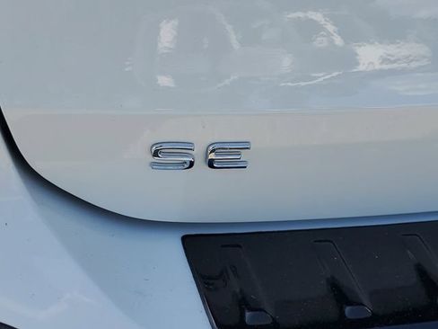 New 2026 Volkswagen Taos SE FWD image 7