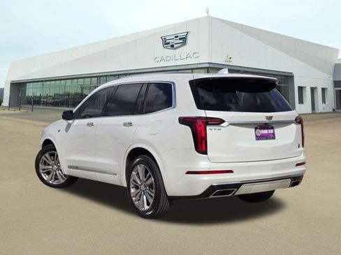 Used 2023 Cadillac XT6 Premium Luxury w/ Technology Package FWD image 4