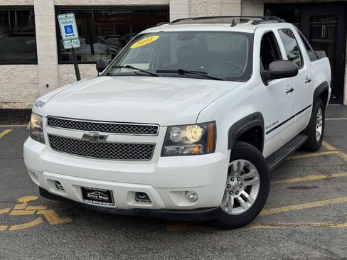 Used 2011 Chevrolet Avalanche LTZ AWD/4WD image 2