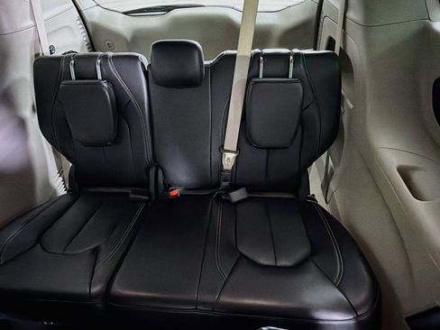 Used 2024 Chrysler Pacifica Touring-L FWD image 27