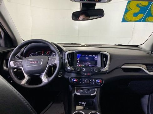 Used 2023 GMC Terrain SLT image 10