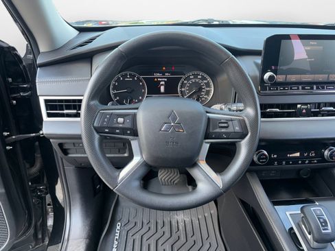 Used 2022 Mitsubishi Outlander ES FWD image 10